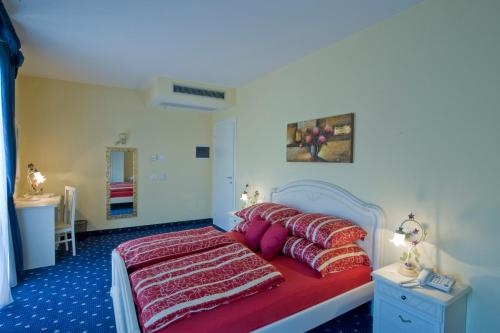 Imagen de la habitación del Hotel Borgo Dei Poeti Wellness Resort. Foto 6