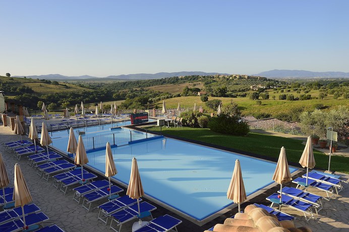 Imagen de la piscina del Hotel Borgo Magliano Resort. Foto 18