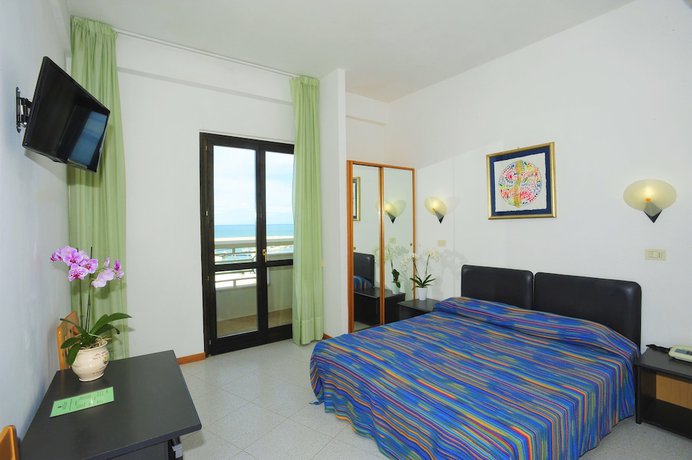 Imagen de la habitación del Hotel Borgo Marina. Foto 15