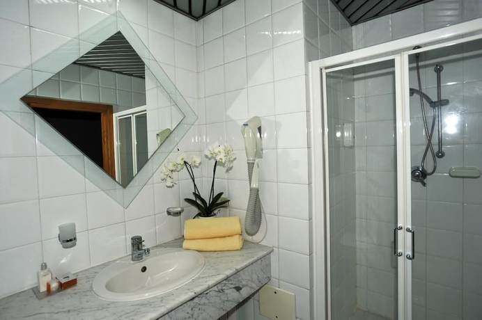 Imagen de la habitación del Hotel Borgo Marina. Foto 19