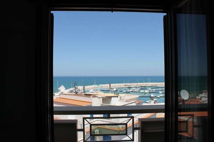Imagen de la habitación del Hotel Borgo Marina. Foto 20