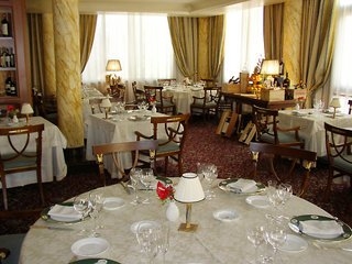 Imagen del bar/restaurante del Hotel Borgo Palace Hotel. Foto 3