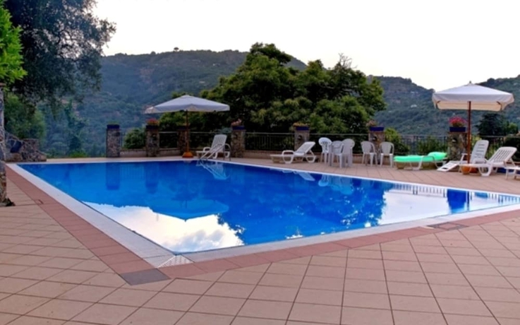 Imagen de la piscina del Hotel Borgo San Francesco. Foto 15
