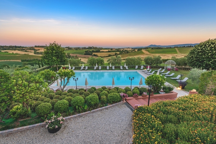 Imagen de la piscina del Hotel Borgo Tre Rose. Foto 14