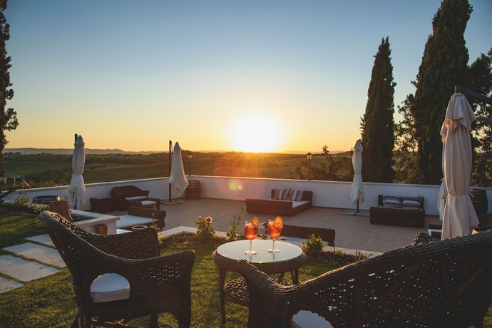 Imagen de los exteriores del Hotel Borgo Tre Rose. Foto 10