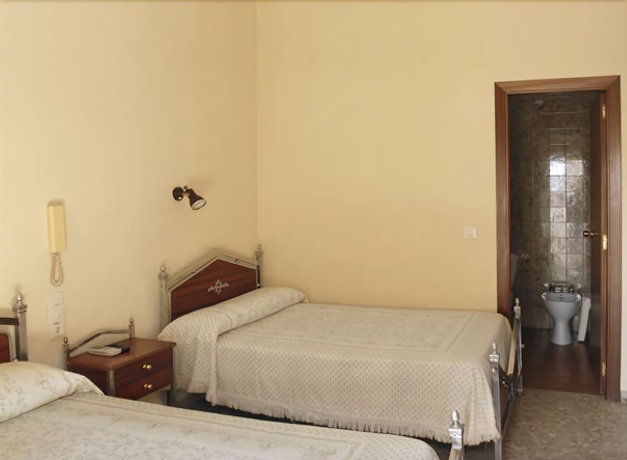 Imagen de la habitación del Hotel Borja. Foto 10