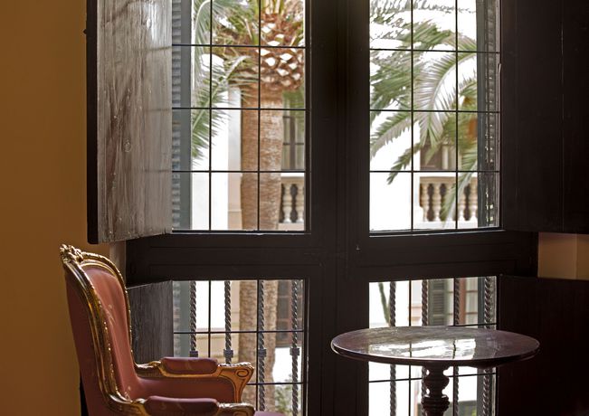 Imagen de los interiores del Hotel Born. Foto 10