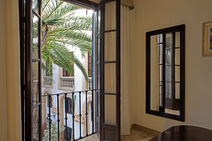 Imagen de la habitación del Hotel Born. Foto 6