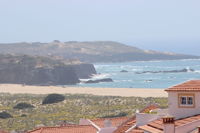 Imagen de los exteriores del Hotel Born To Stay In Milfontes. Foto 12