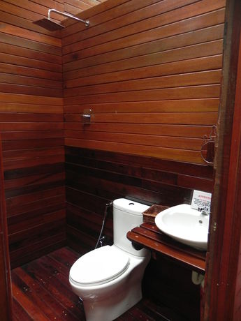 Imagen del bar/restaurante del Hotel Borneo Natural Sukau Bilit Resort. Foto 3