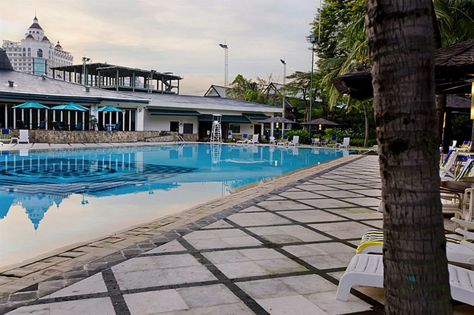 Imagen de la piscina del Hotel Borobudur Jakarta. Foto 16