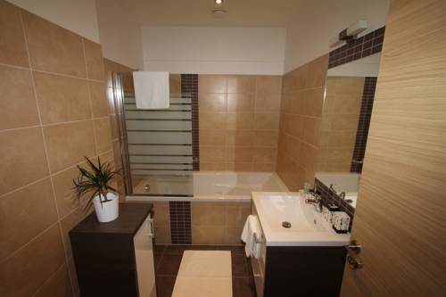 Imagen de la habitación del Hotel Boromeum Residence. Foto 9