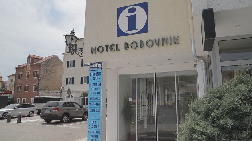 Imagen de los exteriores del Hotel Borovnik. Foto 4