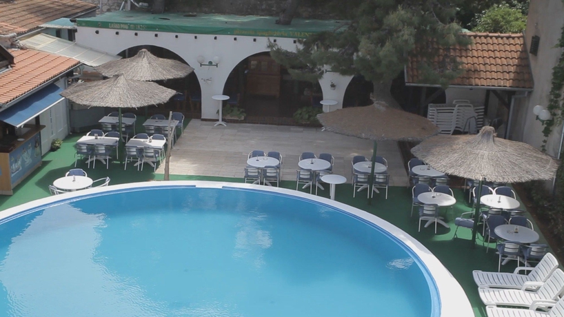 Imagen de la piscina del Hotel Borovnik. Foto 12