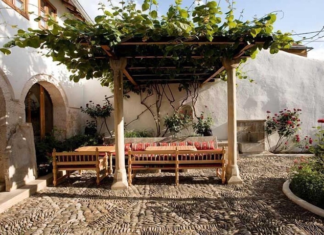 Imagen de los exteriores del Hotel Bosnian National Monument Muslibegovic House. Foto 13