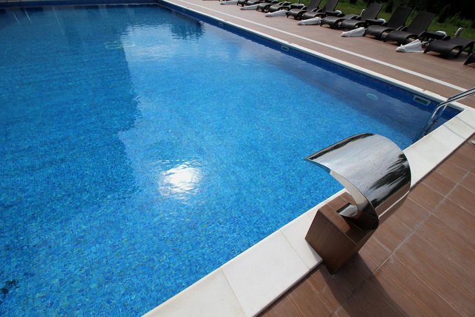 Imagen de la piscina del Hotel Bosphorus. Foto 16