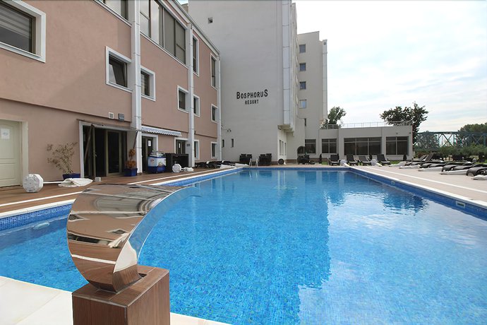 Imagen de la piscina del Hotel Bosphorus. Foto 18