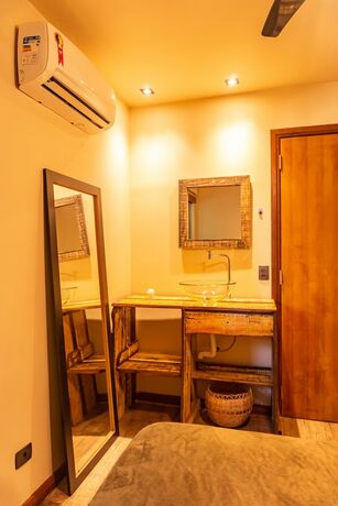 Imagen general del Hotel Bossa Beach House. Foto 15