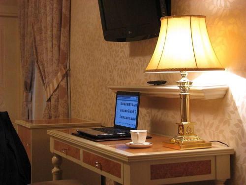 Imagen de la habitación del Hotel Bossh Alicia. Foto 4