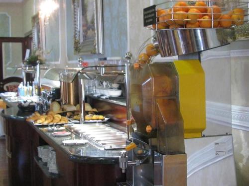 Imagen del bar/restaurante del Hotel Bossh Alicia. Foto 2