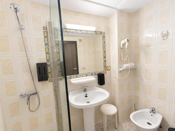 Imagen de la habitación del Hotel Bossh Lido. Foto 11