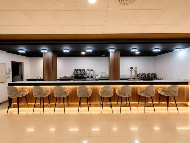 Imagen del bar/restaurante del Hotel Bossh Lido. Foto 3