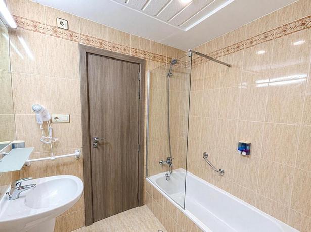 Imagen de la habitación del Hotel Bossh Lido. Foto 15