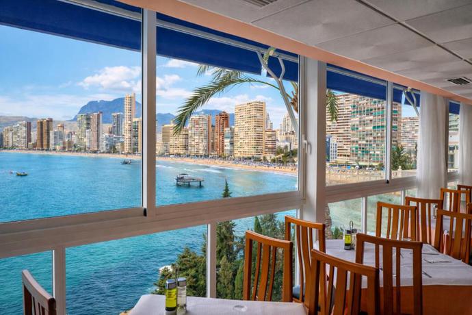 Imagen del bar/restaurante del Hotel Bossh Lido. Foto 4