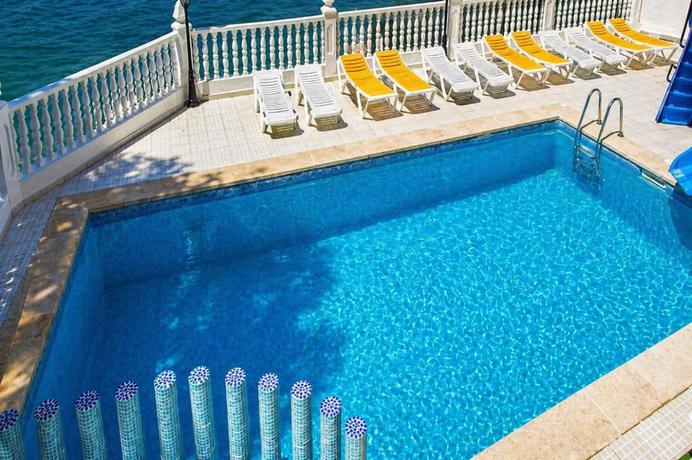 Imagen de la piscina del Hotel Bossh Lido. Foto 21
