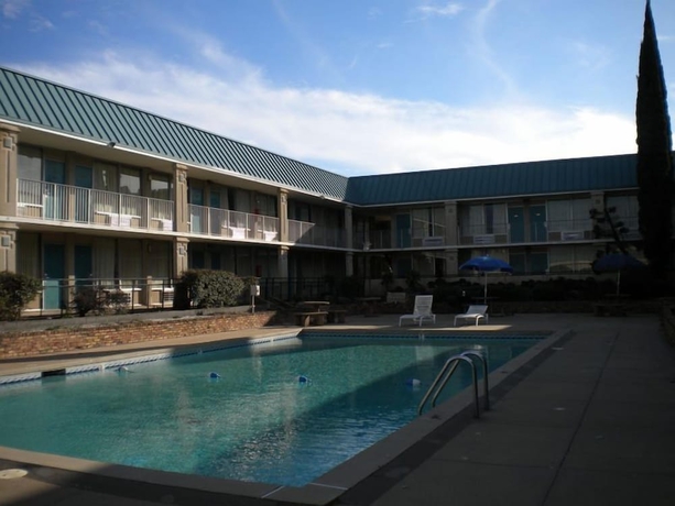 Imagen de la piscina del Hotel Bossier Extended Stay. Foto 18