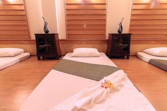 Imagen de la piscina del Hotel Bossotel Bangkok. Foto 15