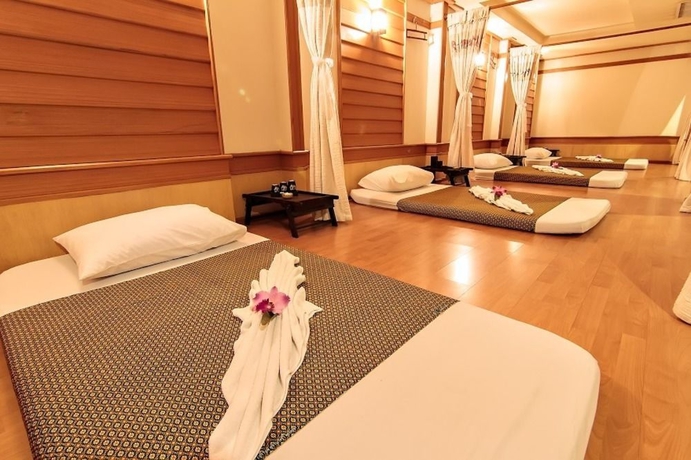 Imagen de la piscina del Hotel Bossotel Bangkok. Foto 16