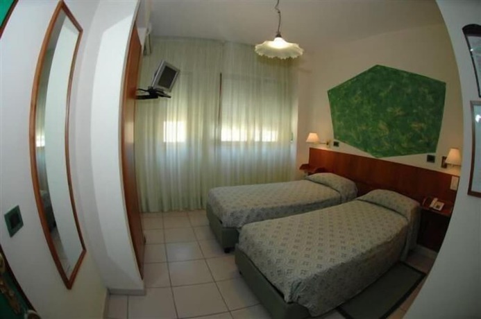 Imagen de la habitación del Hotel Boston, Livorno. Foto 6
