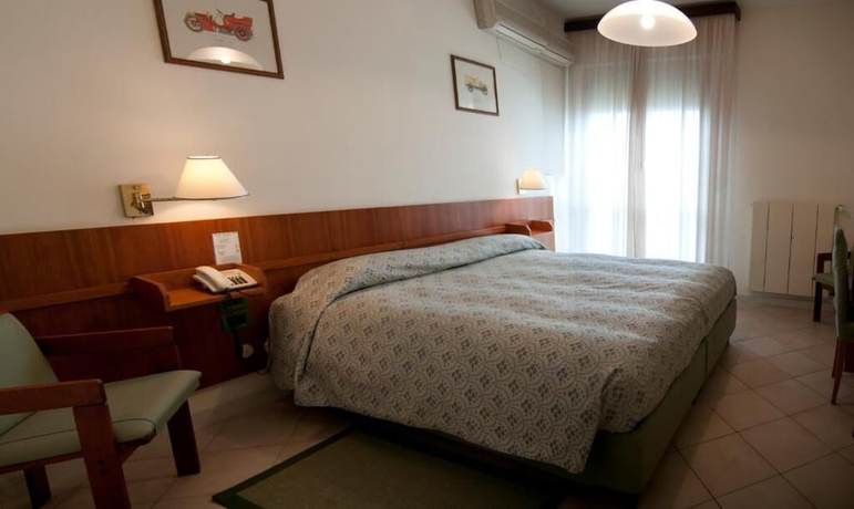 Imagen de la habitación del Hotel Boston, Livorno. Foto 9