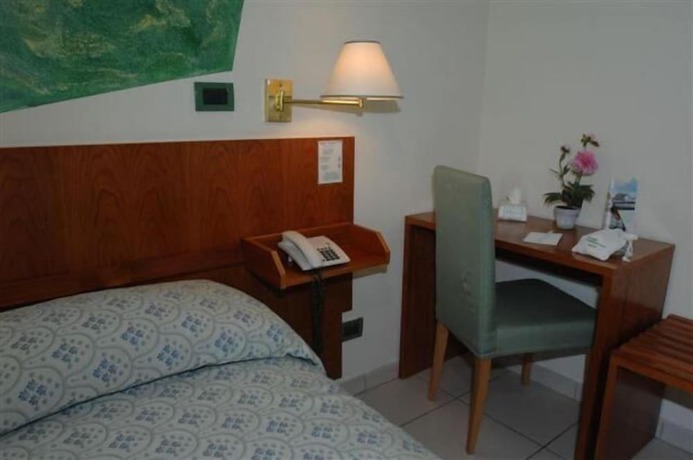 Imagen de la habitación del Hotel Boston, Livorno. Foto 11