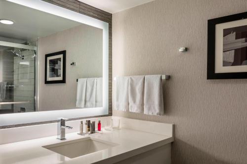 Imagen de la habitación del Hotel Boston Marriott Newton. Foto 15