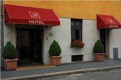 Imagen de los exteriores del Hotel Boston, Mil&aacute;n. Foto 5