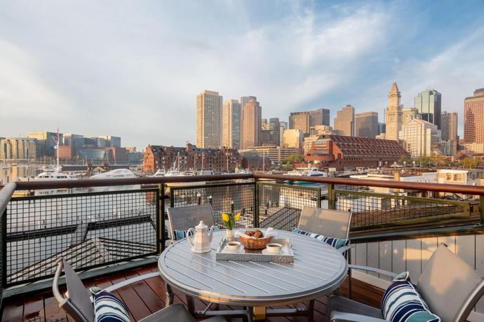Imagen de los exteriores del Hotel Boston Yacht Haven. Foto 8