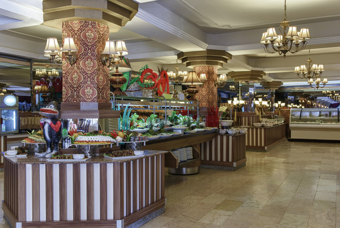 Imagen del bar/restaurante del Hotel Botanik & Resort. Foto 13