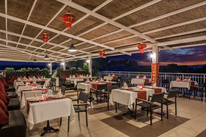 Imagen del bar/restaurante del Hotel Botanik & Resort. Foto 15