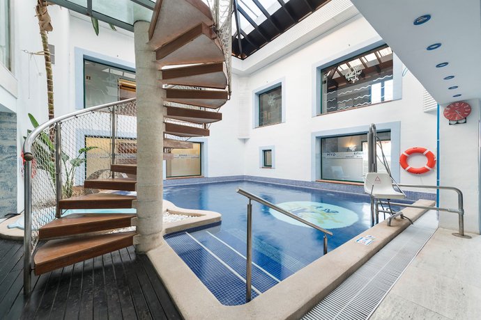 Imagen de la piscina del Hotel Botel Alcudiamar CTE. Foto 18