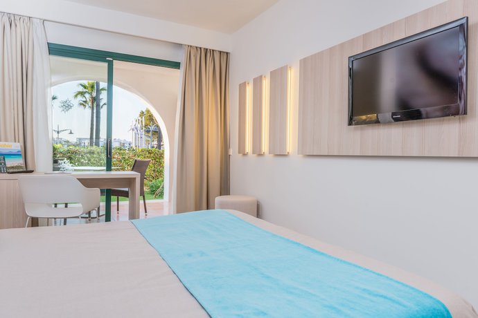 Imagen de la habitación del Hotel Botel Alcudiamar. Foto 3