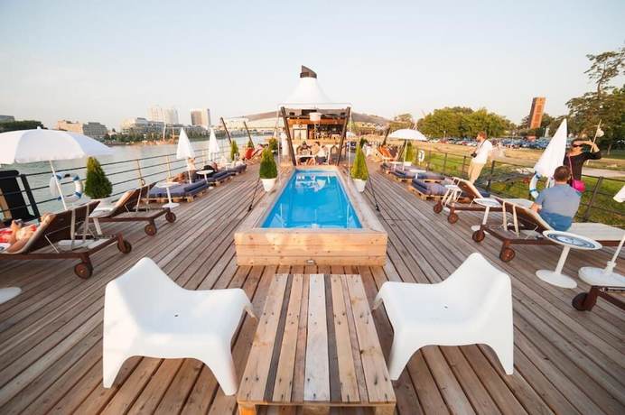 Imagen de la piscina del Hotel Botel Dunajsk&yacute; Pivovar. Foto 20
