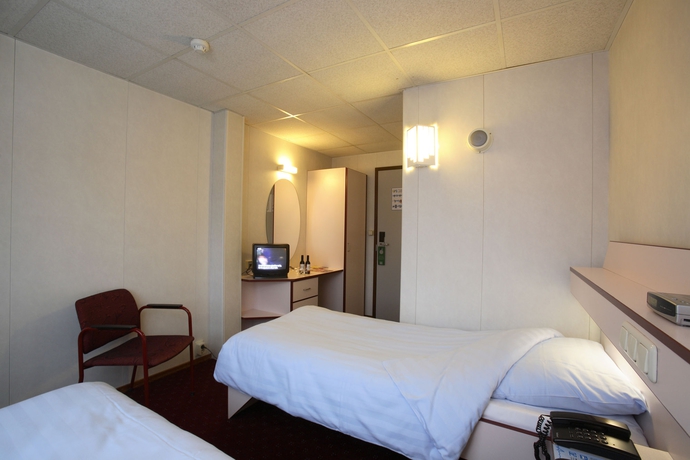 Imagen de la habitación del Hotel Botel. Foto 6