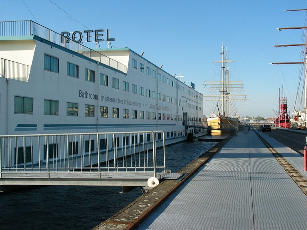 Imagen de los exteriores del Hotel Botel. Foto 11