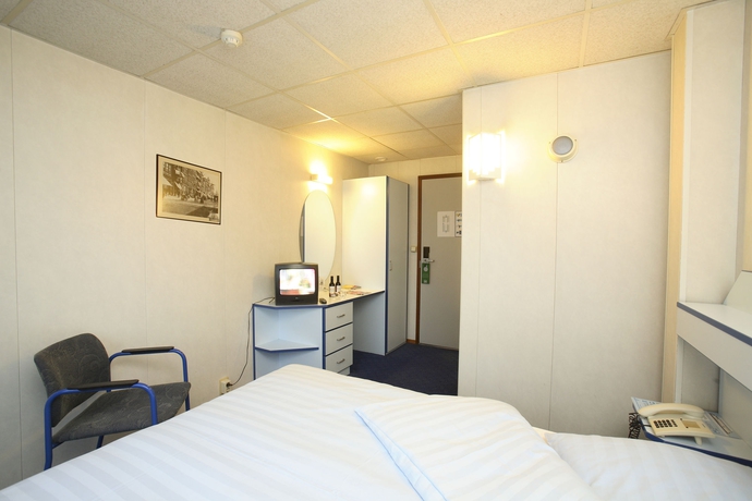 Imagen de la habitación del Hotel Botel. Foto 9