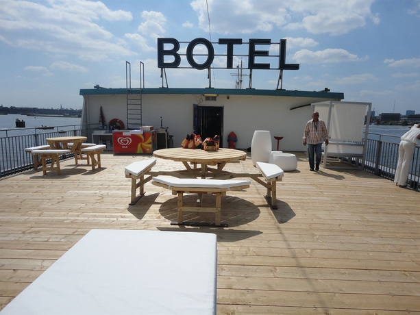 Imagen de los exteriores del Hotel Botel. Foto 14