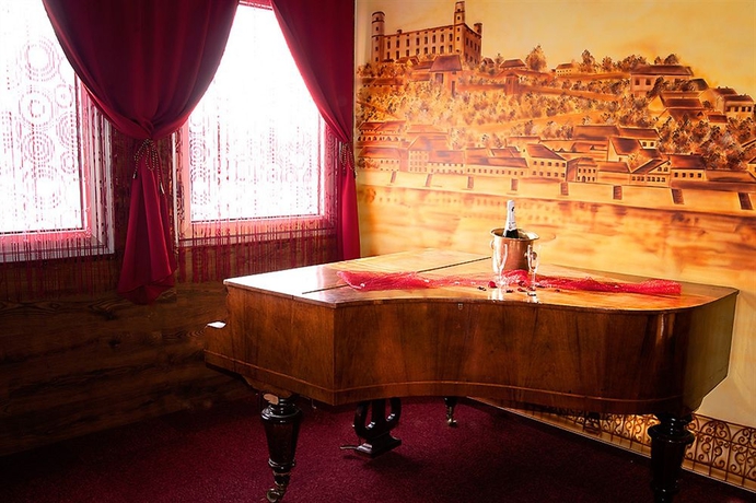 Imagen de los interiores del Hotel Botel Gracia. Foto 8