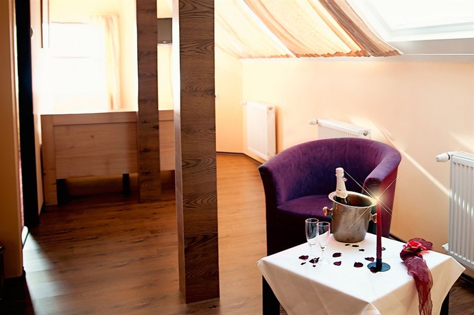 Imagen de los interiores del Hotel Botel Gracia. Foto 10