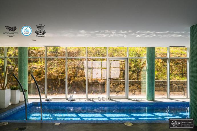 Imagen de la piscina del Hotel Boticas Art and Spa. Foto 22